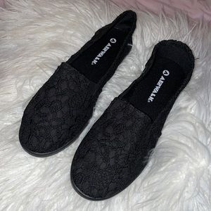 🆕 BLACK LACE SLIP ON’S